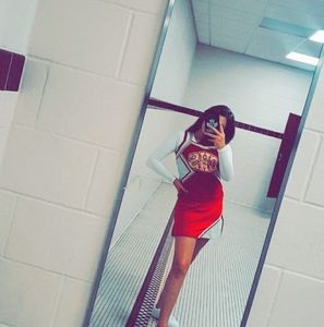 Meet your Posher, Sedella